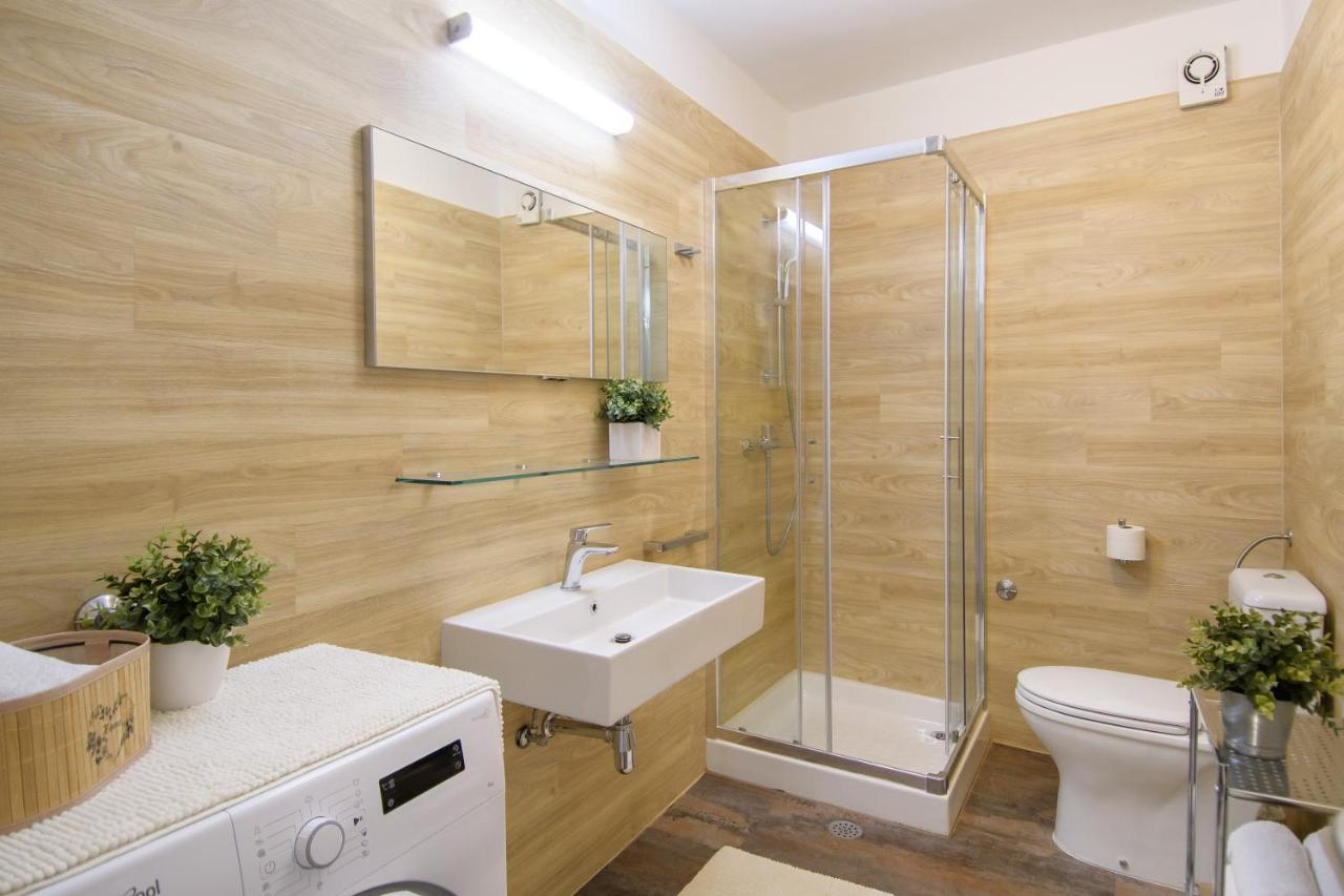 Julie City Centre Porec Apartment Екстериор снимка