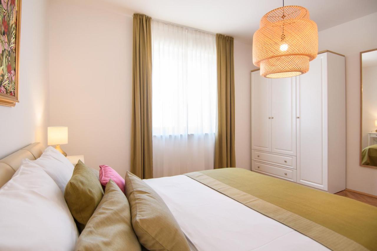 Julie City Centre Porec Apartment Екстериор снимка